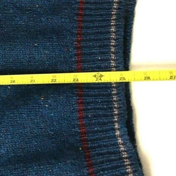 Pendleton Vintage 100% Virgin Wool Mens L Button Closure. Small hole in chest - Picture 9 of 10